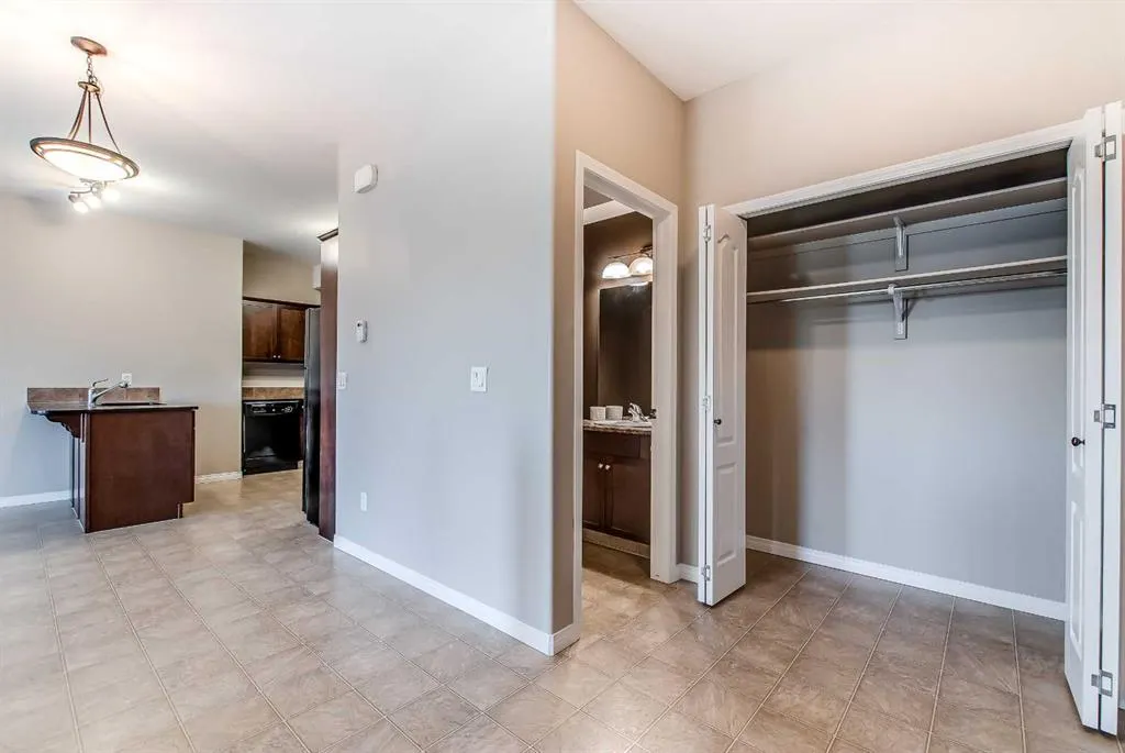 298 Somerset Way SE, #32