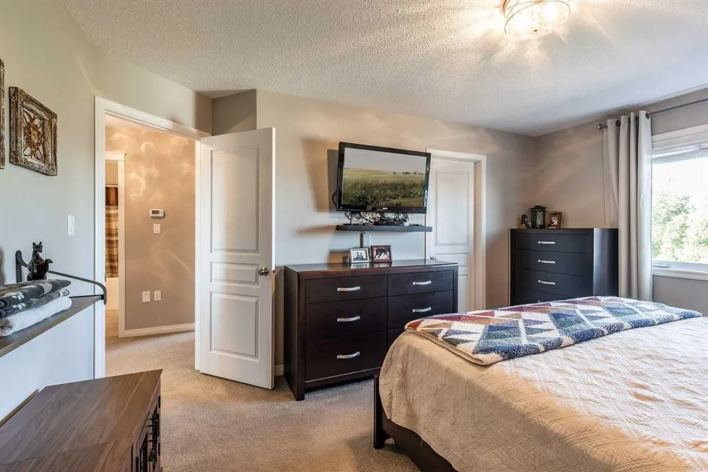 16 Ranchview Way NE