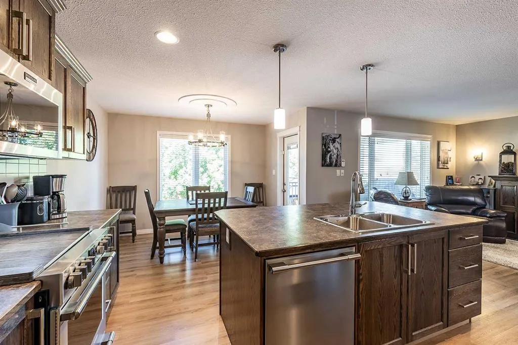 16 Ranchview Way NE