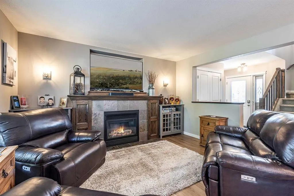 16 Ranchview Way NE