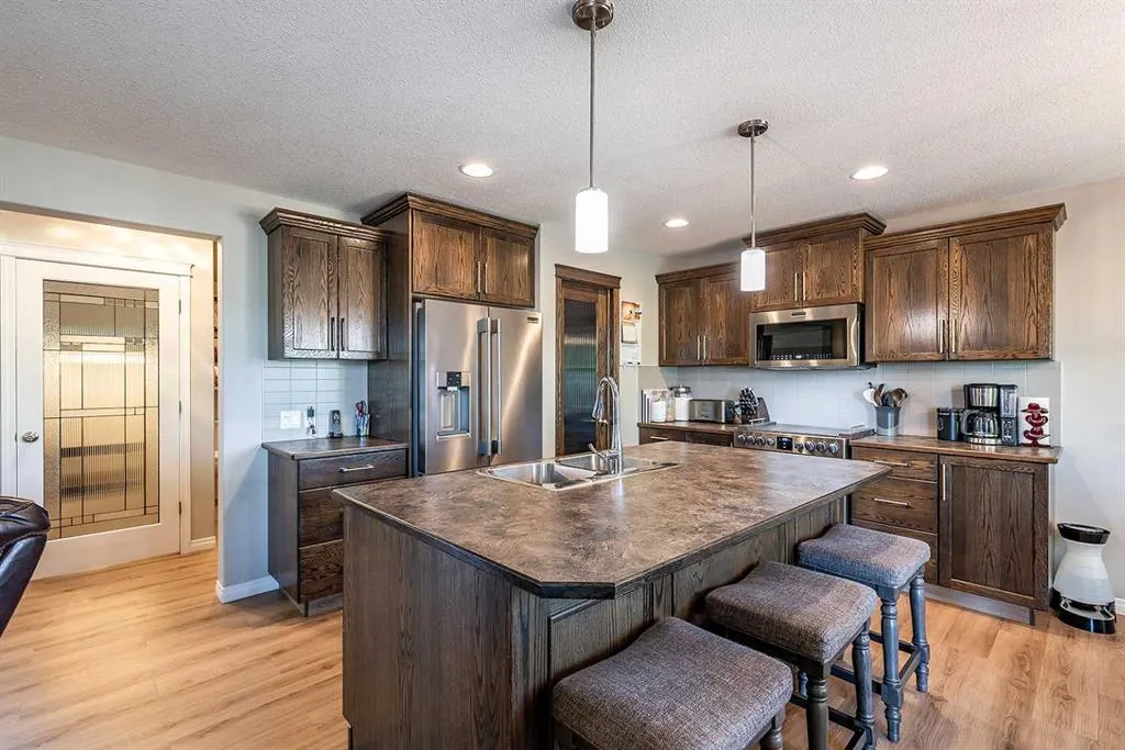 16 Ranchview Way NE