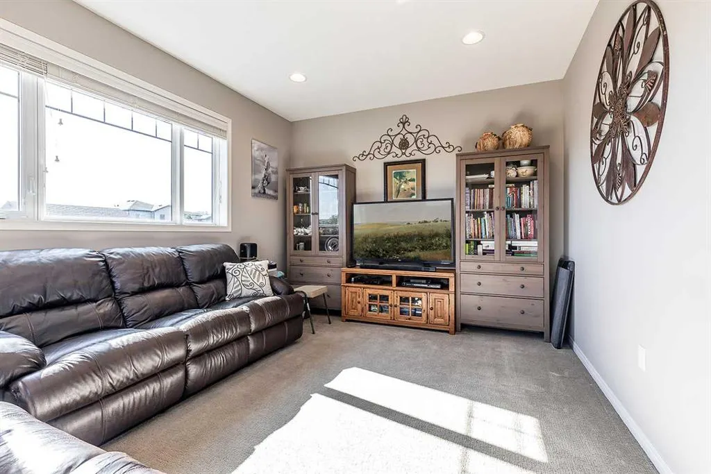 16 Ranchview Way NE