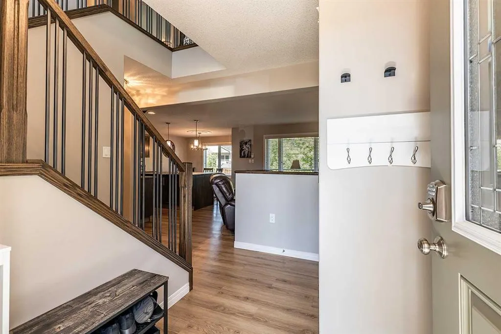 16 Ranchview Way NE