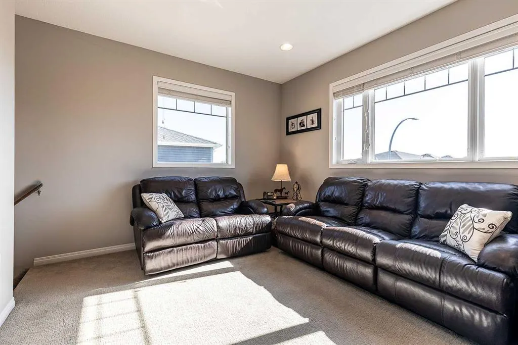16 Ranchview Way NE