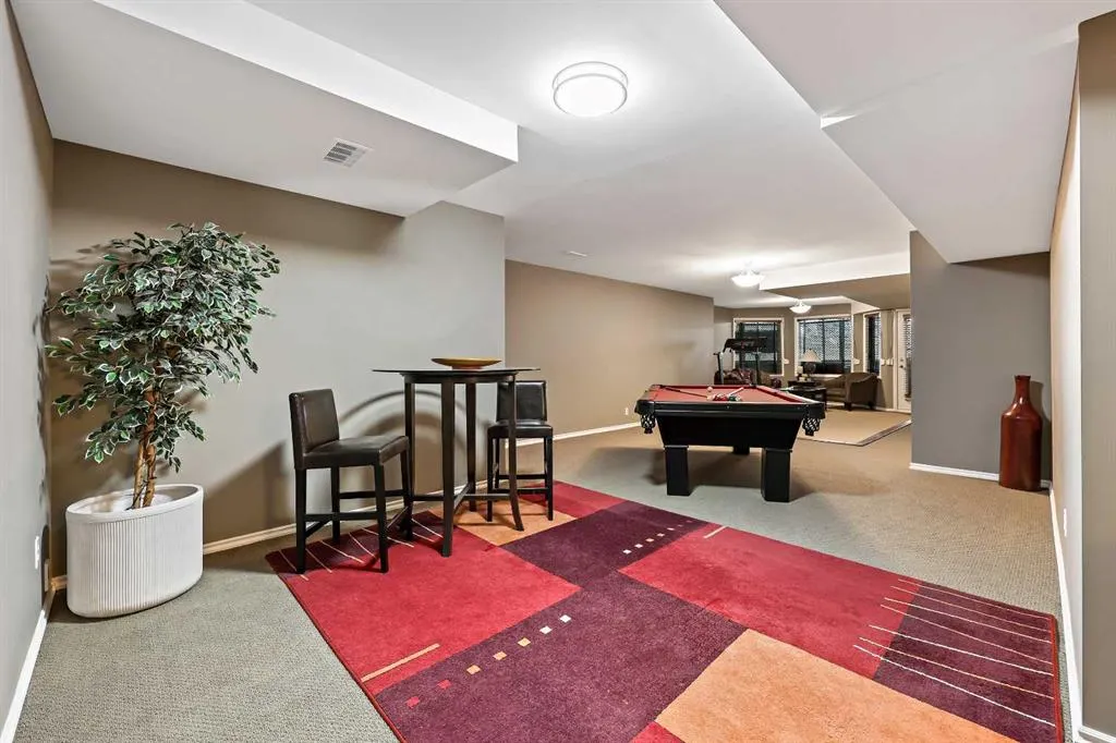 151 Hawkside Close NW