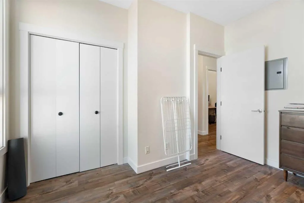 830 Centre Avenue NE, #406