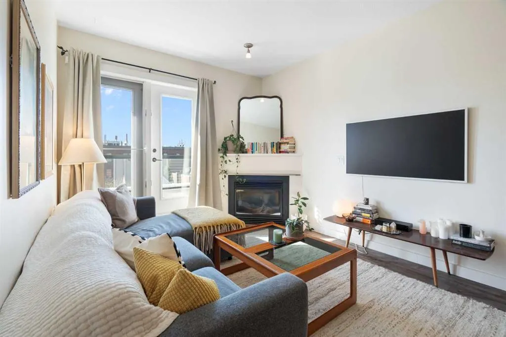 830 Centre Avenue NE, #406
