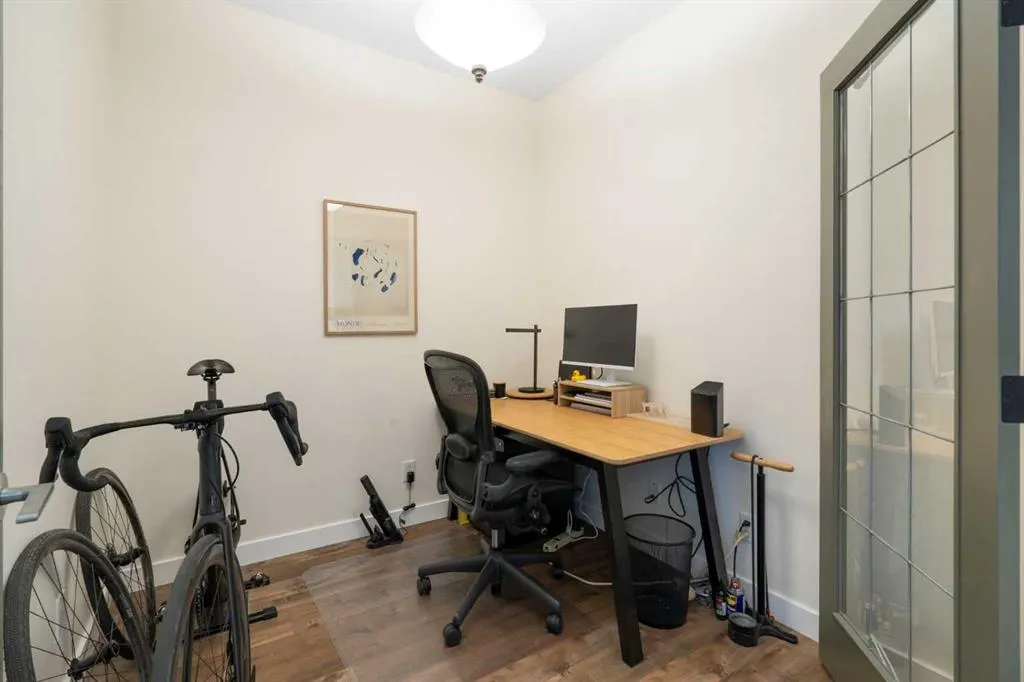 830 Centre Avenue NE, #406