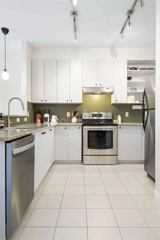 830 Centre Avenue NE, #406