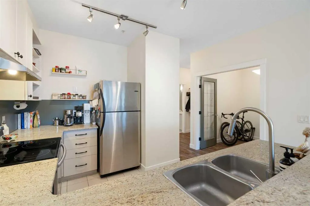 830 Centre Avenue NE, #406