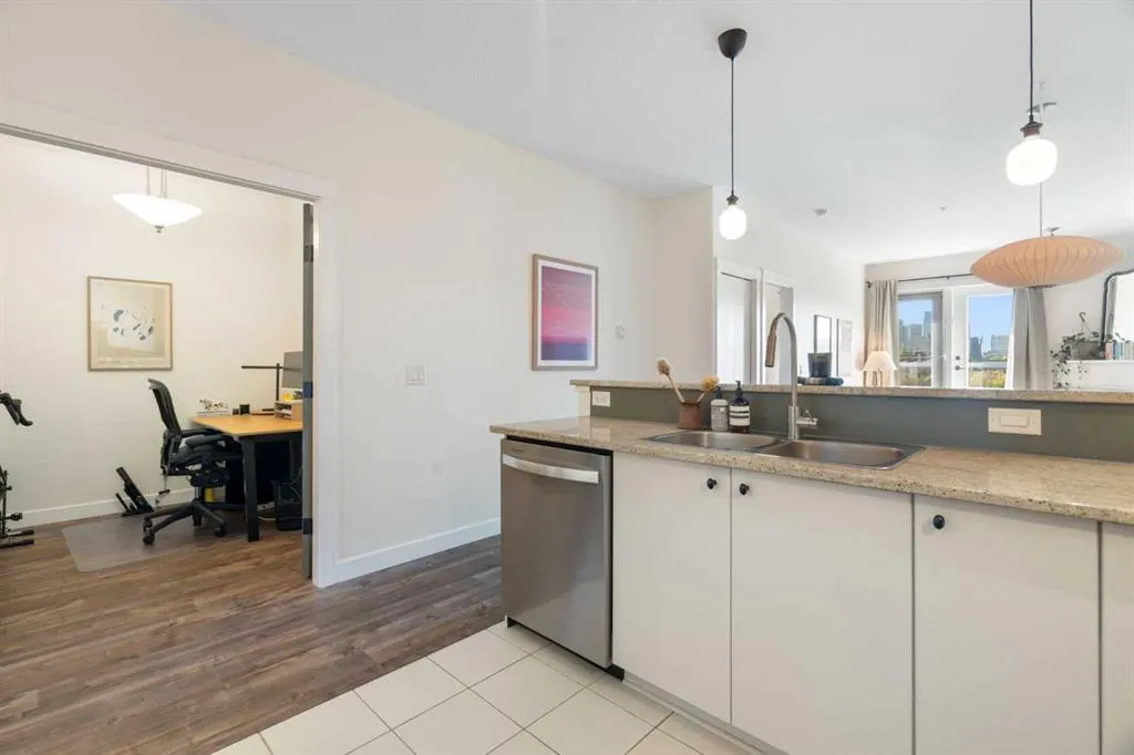 830 Centre Avenue NE, #406