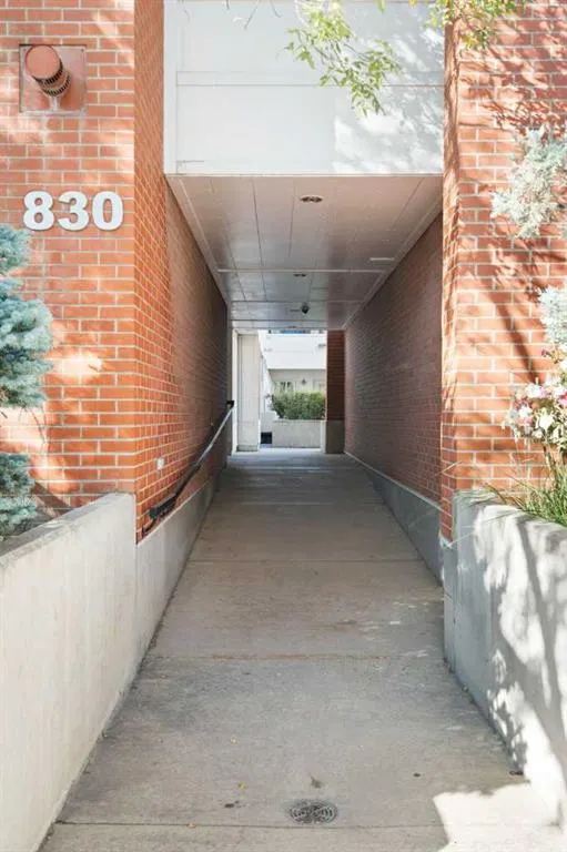 830 Centre Avenue NE, #406