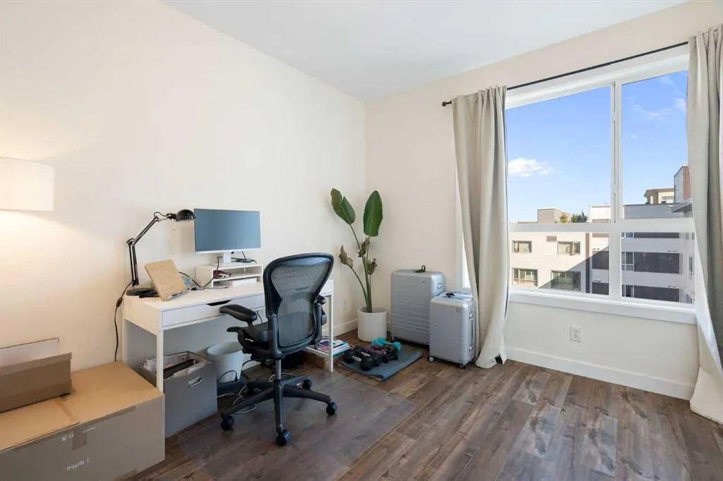 830 Centre Avenue NE, #406
