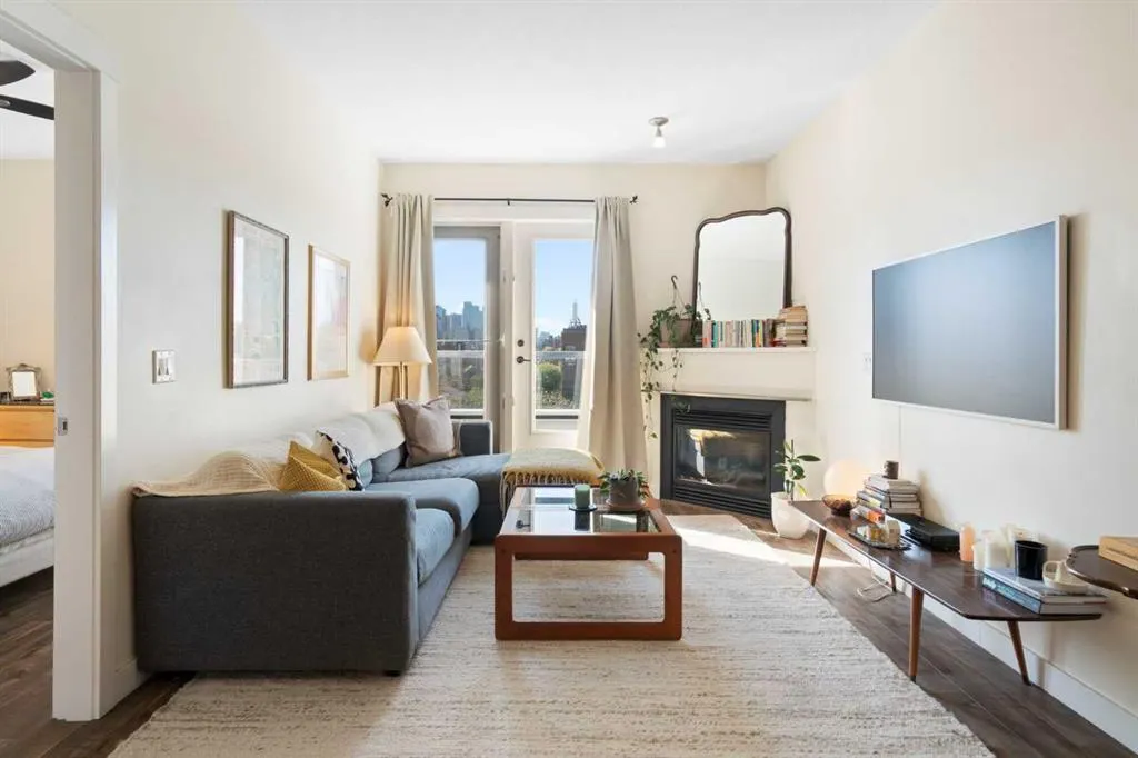 830 Centre Avenue NE, #406