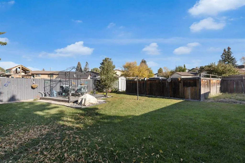 31 Rundlelawn Court NE