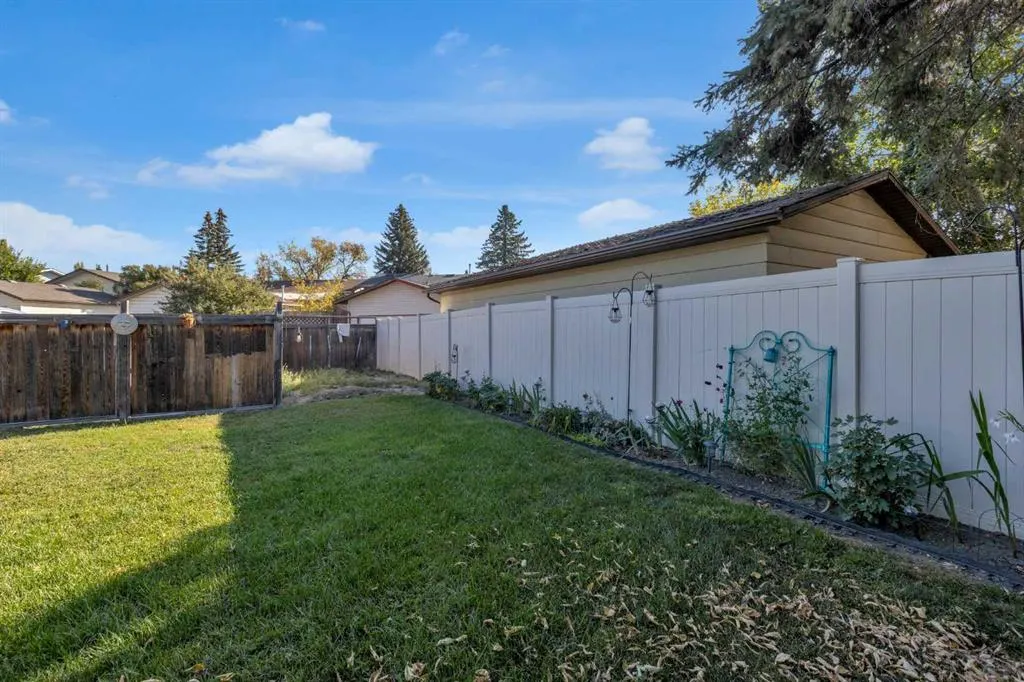 31 Rundlelawn Court NE