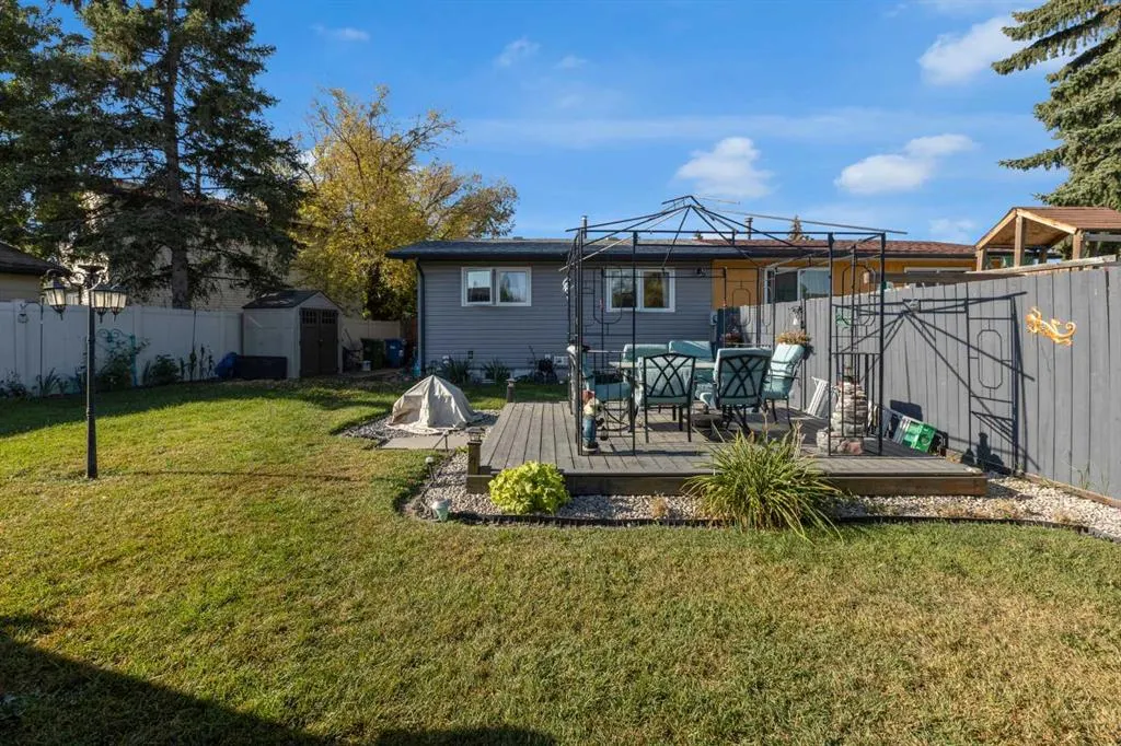 31 Rundlelawn Court NE