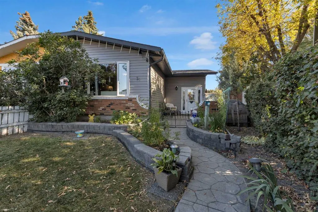 31 Rundlelawn Court NE