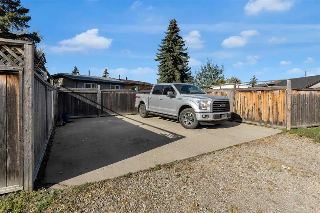 31 Rundlelawn Court NE