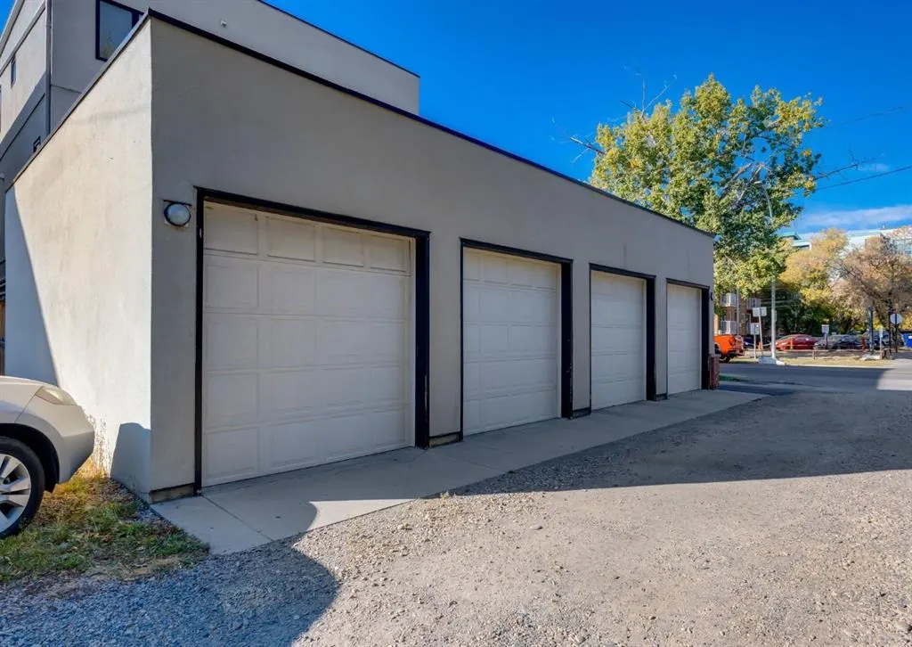 2020 2 Street SW