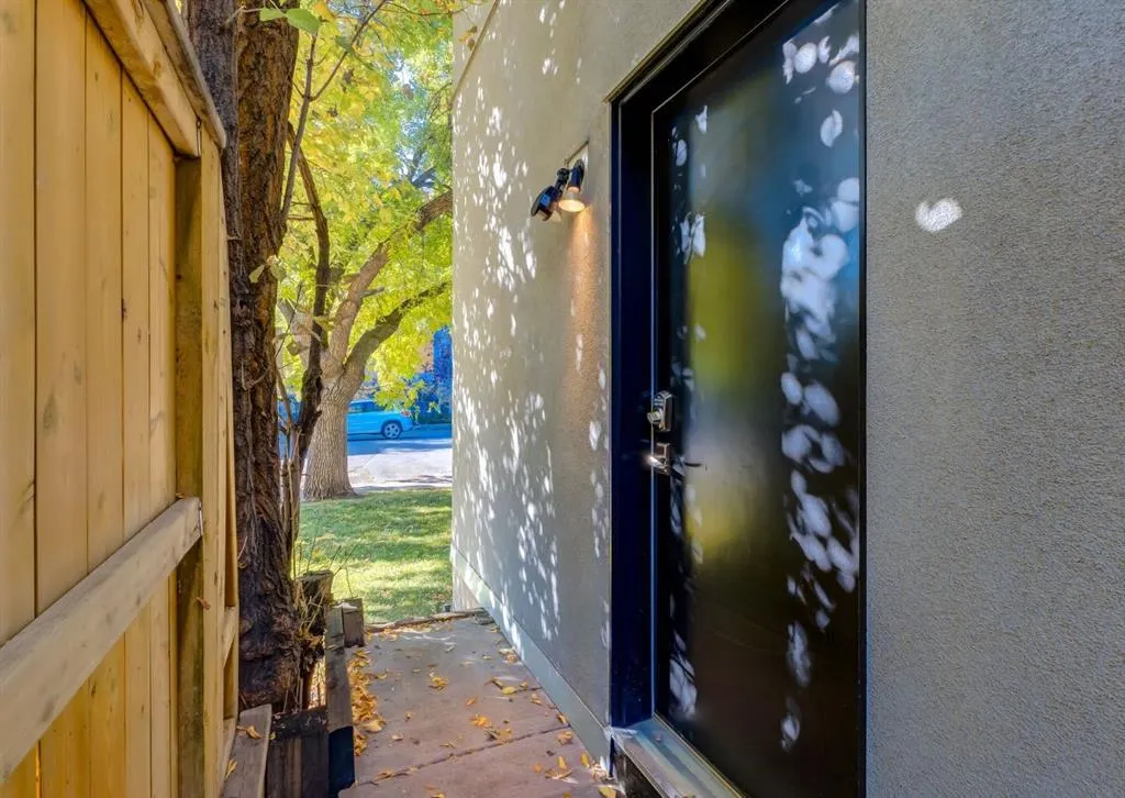 2020 2 Street SW