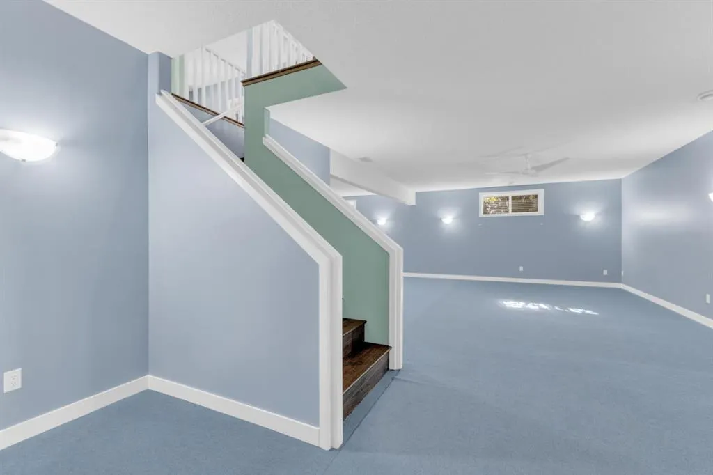 35 Vantage Crescent