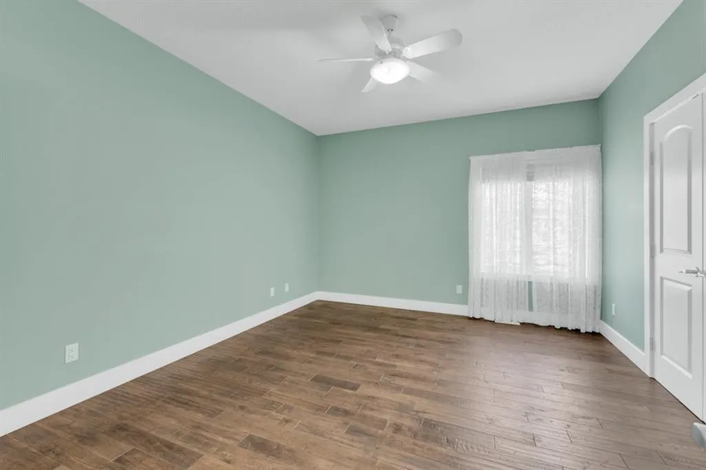 35 Vantage Crescent