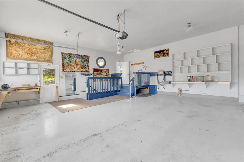 35 Vantage Crescent
