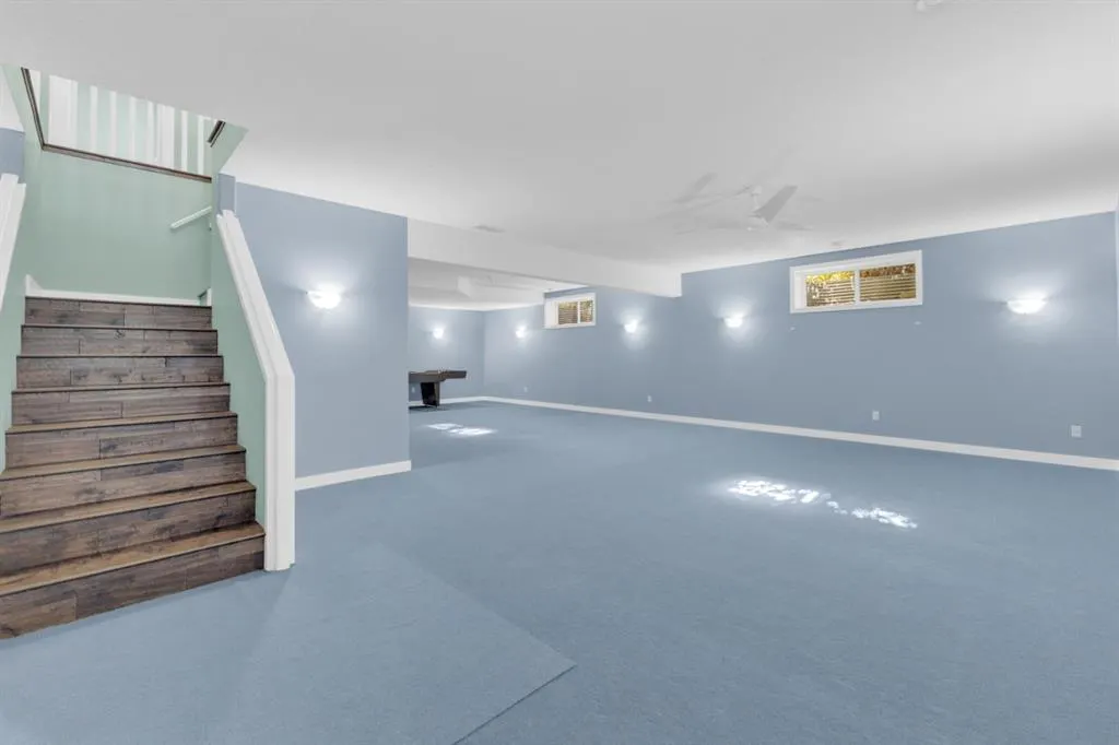 35 Vantage Crescent