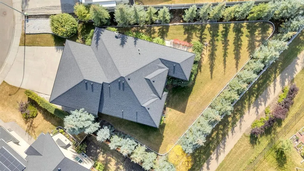 35 Vantage Crescent