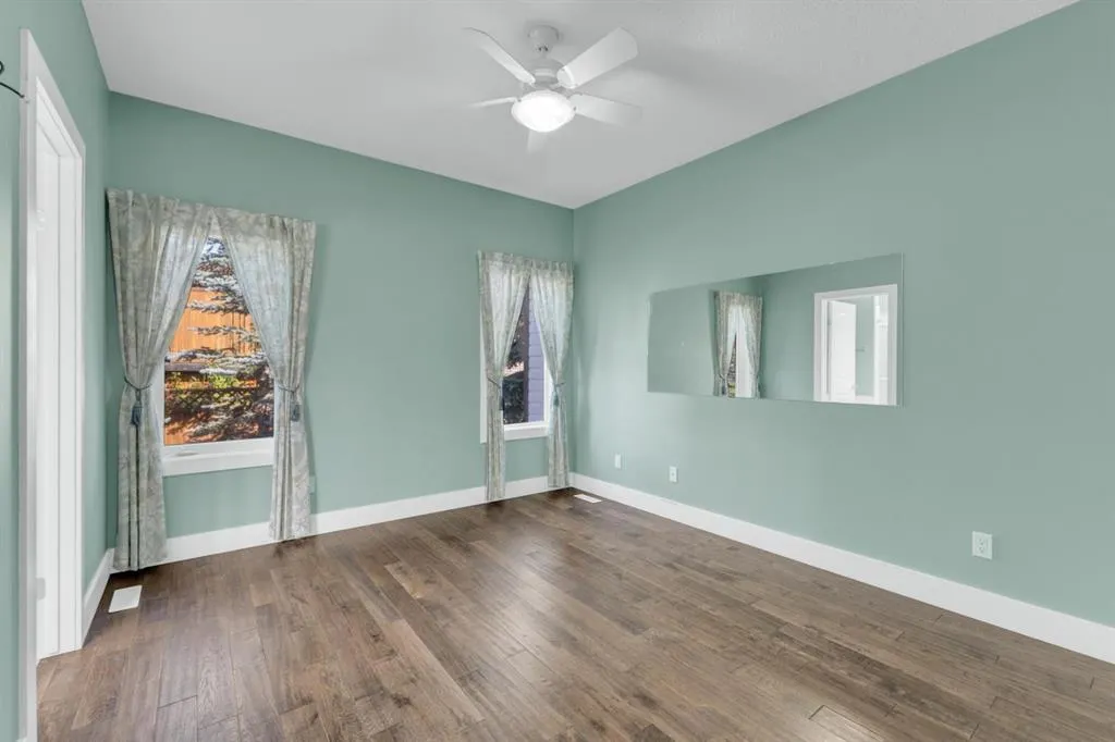 35 Vantage Crescent