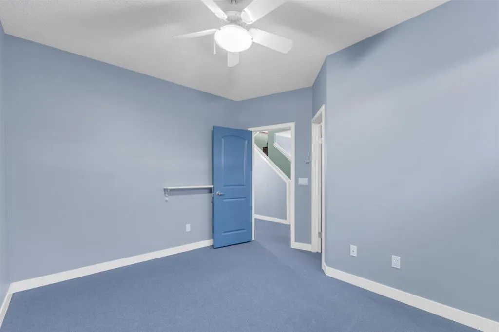 35 Vantage Crescent
