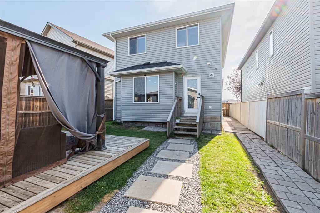 10 Taralake Lane NE