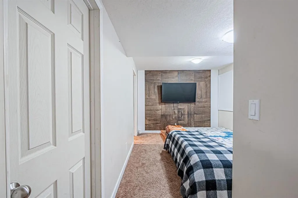 10 Taralake Lane NE
