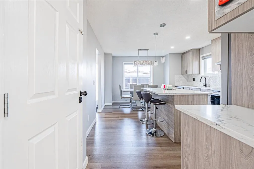 10 Taralake Lane NE