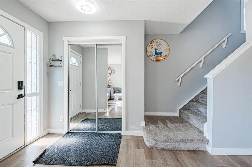 10 Taralake Lane NE