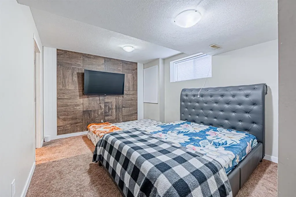 10 Taralake Lane NE