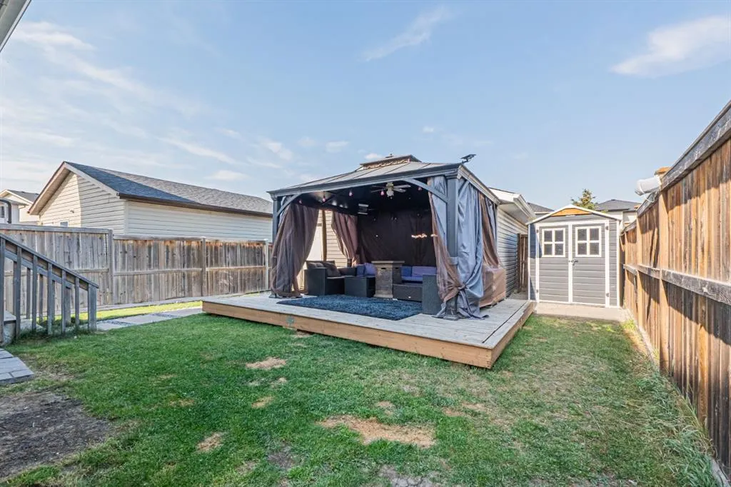 10 Taralake Lane NE
