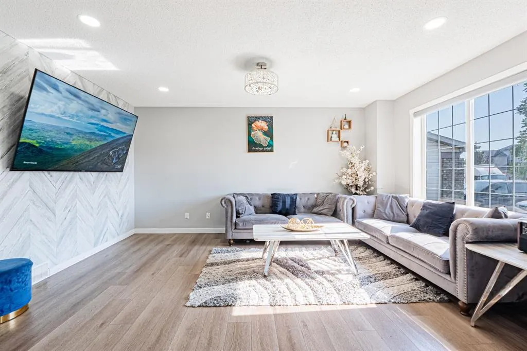 10 Taralake Lane NE