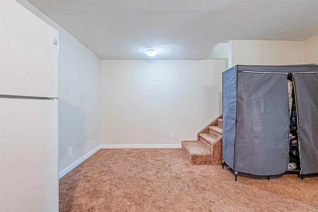10 Taralake Lane NE