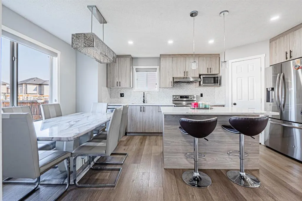 10 Taralake Lane NE