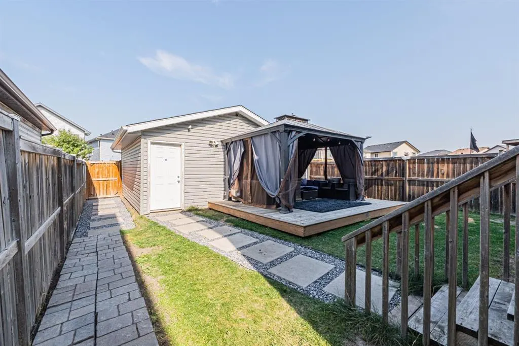 10 Taralake Lane NE