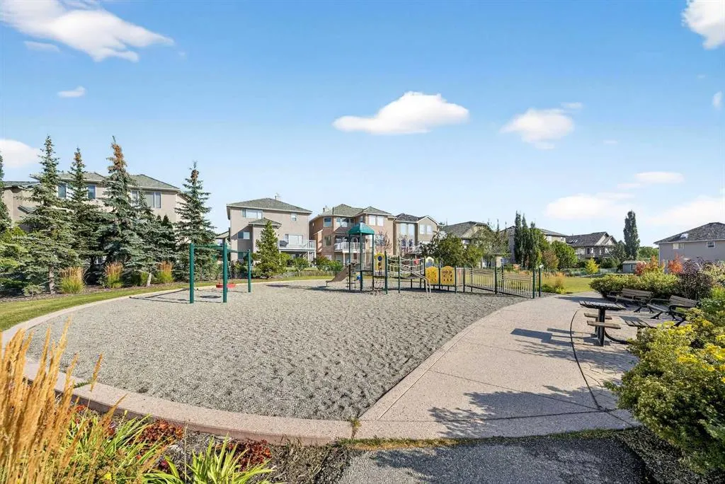 218 Royal Bay NW