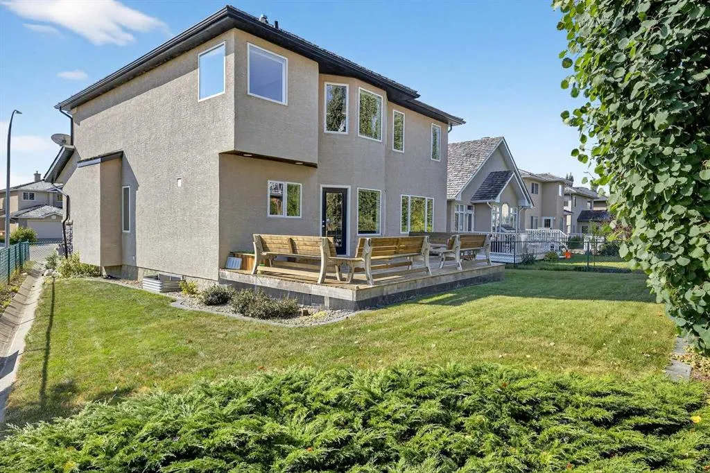 218 Royal Bay NW