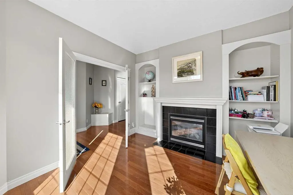 218 Royal Bay NW