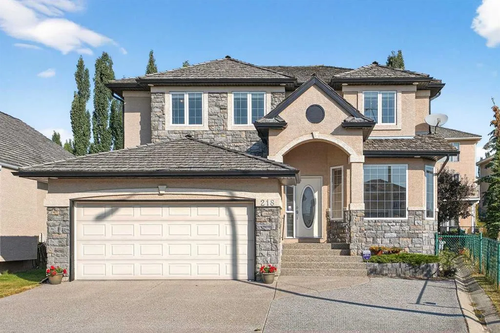 218 Royal Bay NW