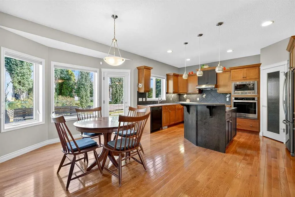 218 Royal Bay NW