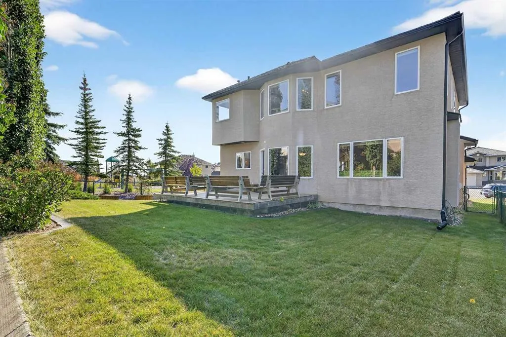 218 Royal Bay NW