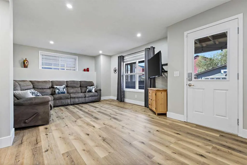 194 Canals Close SW