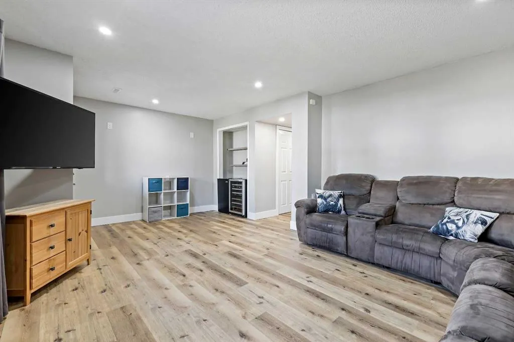 194 Canals Close SW